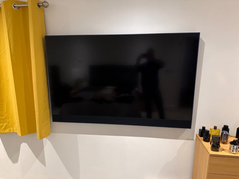 Sky 65 glass in blue with remote 