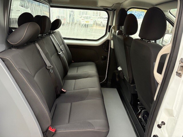 2017 Renault Trafic LL29 dCi 95 Business Crew Van 6 SEATER A/C WINDOW VAN Diesel Manual