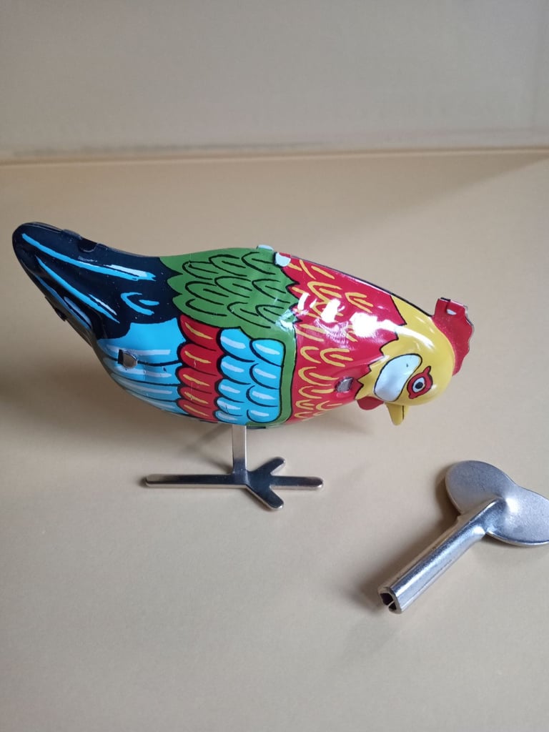 Tin pecking hen 