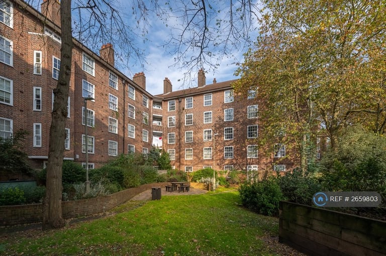 1 bedroom flat in Seldon House, London, SW8 (1 bed) (#2659803)
