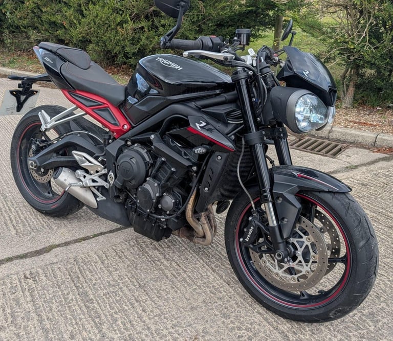 image for 2019 69 TRIUMPH STREET TRIPLE R LOW 765 NAKED BLACK 765R - 1590 MILES YES 1k 