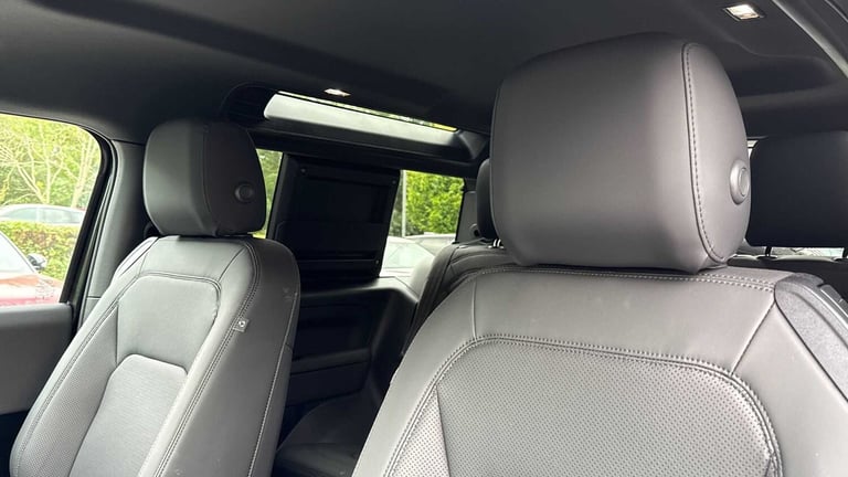 2025 Land Rover Defender 3.0 D250 X-Dynamic SE 90 3dr Auto ESTATE DIESEL Automatic