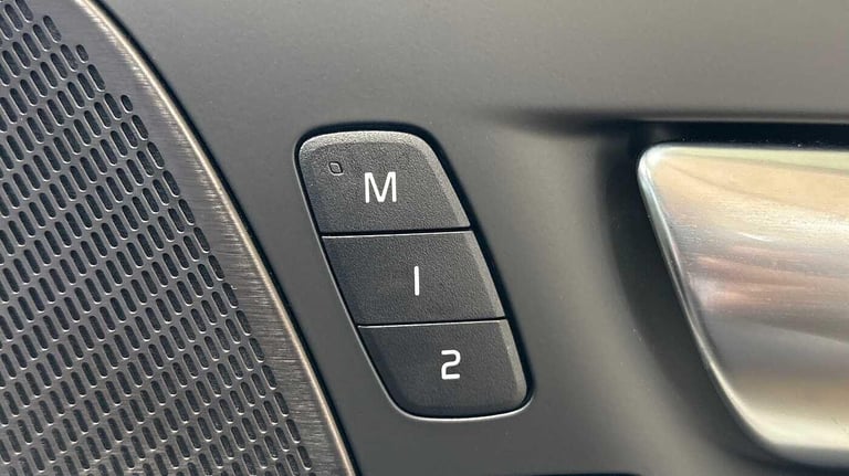 2025 Volvo V60 2.0 T8 [455] PHEV Ultra Dark 5dr AWD Auto ESTATE PETROL/ELECTRIC Automatic