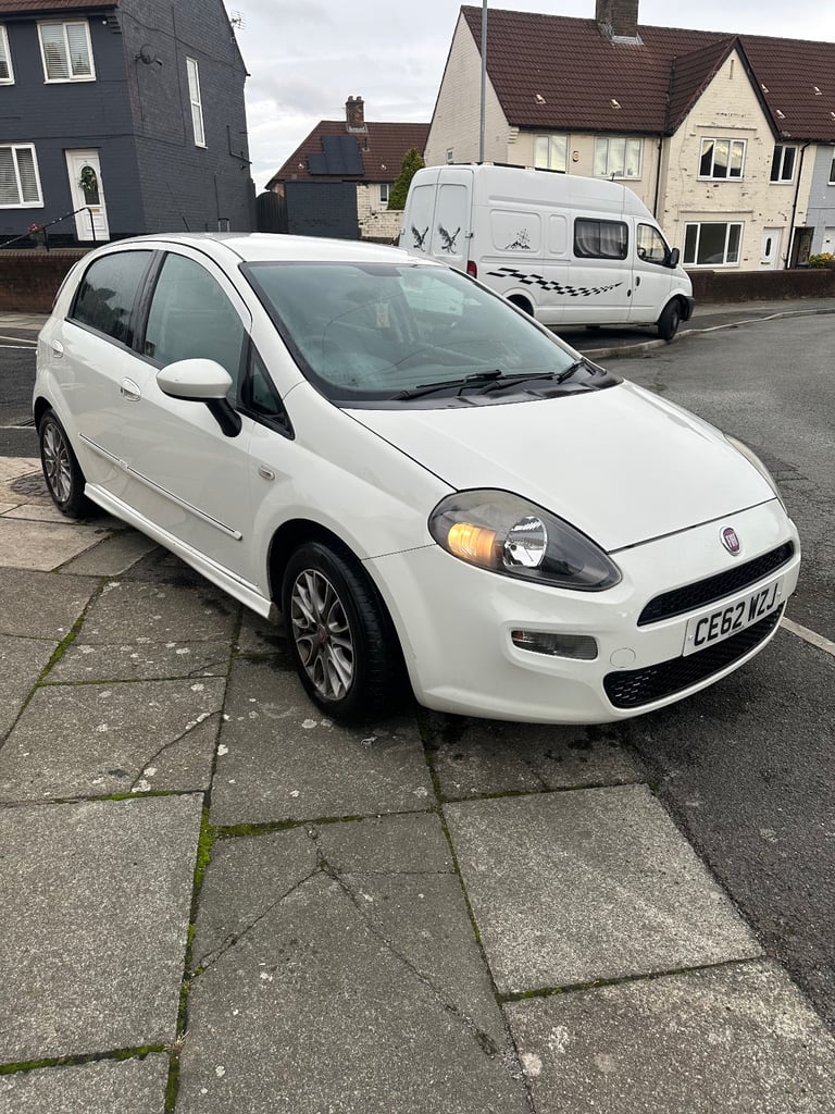 Fiat, PUNTO, Hatchback, 2012, Manual, 1368 (cc),5 doors - Image 3