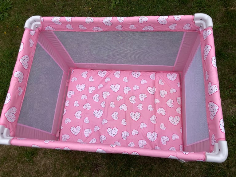 Travel cot