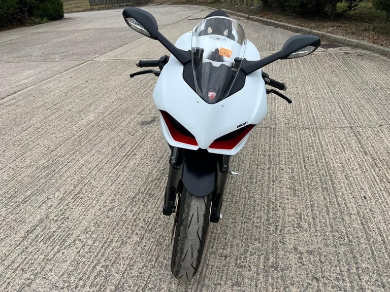 2022 71 DUCATI PANIGALE V2 WHITE - 1421 MILES HPI CLEAR SPORTS 955 NEW MOT