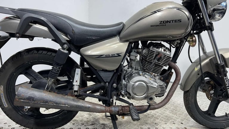 Zontes ZT 2012 20K RUNNING PROJECT BIKE SPARE OR REPAIR 125CC COMMUTER