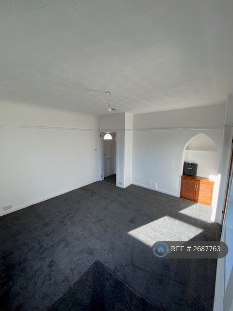 2 bedroom flat in Seamore Street, Largs, KA30 (2 bed) (#2687763)