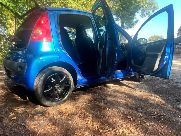 Peugeot, 107, Hatchback, 2011, Manual, 998 (cc), 5 doors