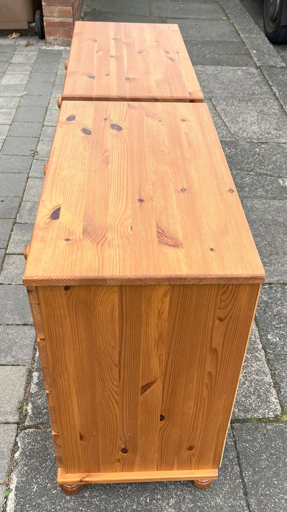 A MATCHING PAIR OF QUALITY SOLID PINE  CHESTS  OF DRAWERS