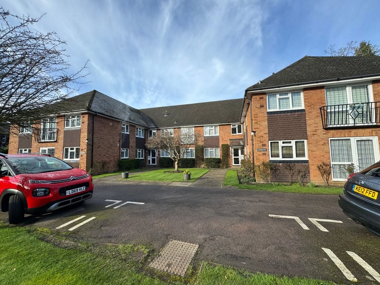 Spacious 2 Bedroom Ground floor Flat Rear Garage - Mardon , Westfield Park , Hatch End, HA5 4JQ