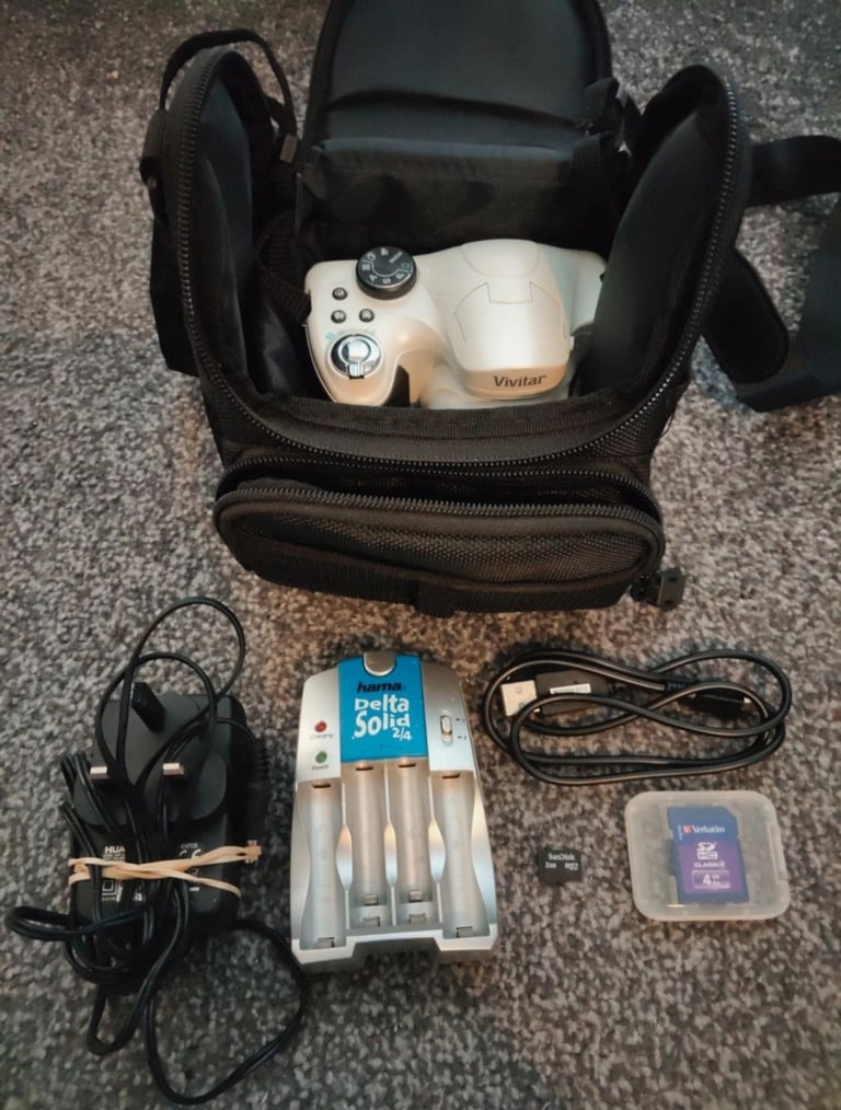 Vivitar ViviCam S1527 camera bundle