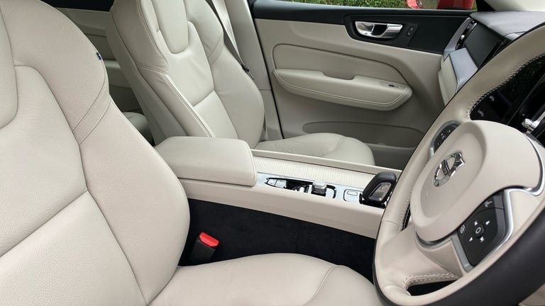 2021 Volvo XC60 2.0 B4D Momentum 5dr AWD Geartronic Diesel Estate Estate Diesel Automatic