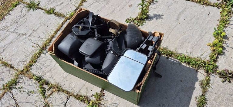 Towing mirrors for caravans.