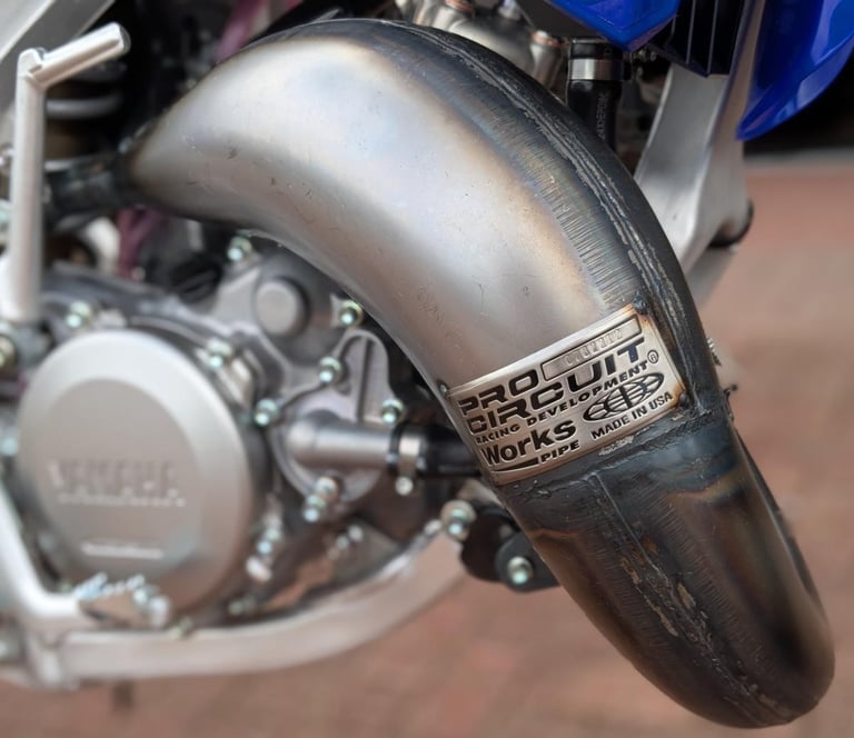 YAMAHA YZ 125 2025 - CRESCENT 3FLO TEAM REPLICA - BRAND NEW - SAVE OVER 700!
