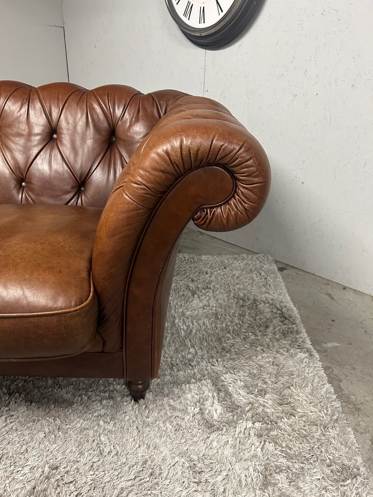 LAURA ASHLEY HUDSON NATURALLY DISTRESSED LEATHER SOFA DELIVERY AVAILABLE 🚚