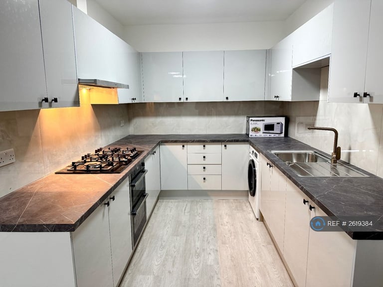 6 bedroom house in Morley Road, London, E15 (6 bed) (#2619384)