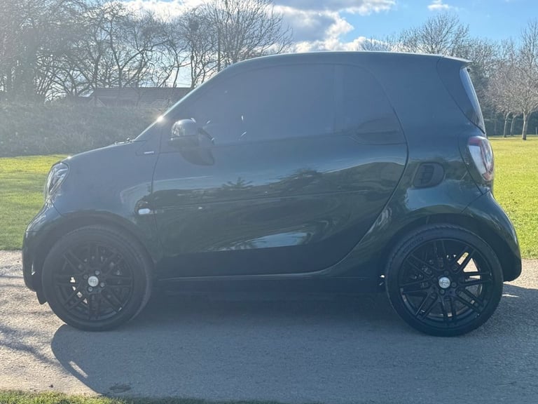 2021 SMART FORTWO 17.6KWH RACING GREEN EDITION COUPE 2DR ELECTRIC AUTO (22KW CHA