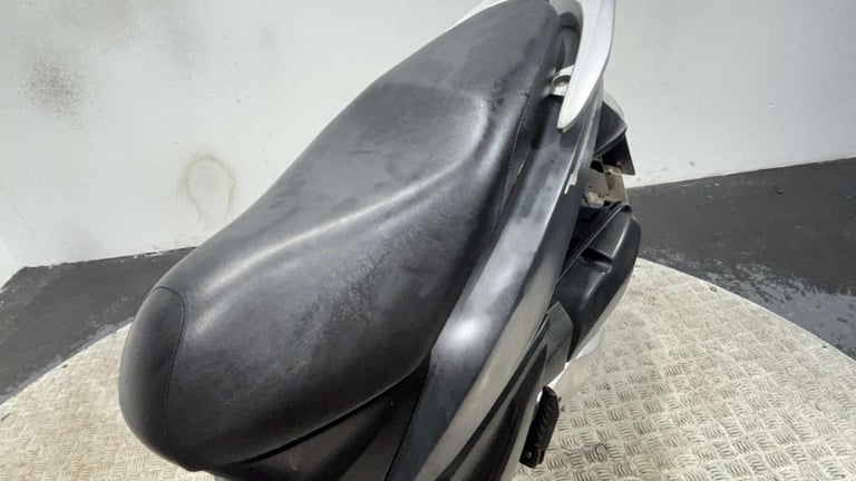 Honda Vision 2012 42K 50CC RUNNING PROJECT BIKE SCOOTER SPARES OR REPAIR