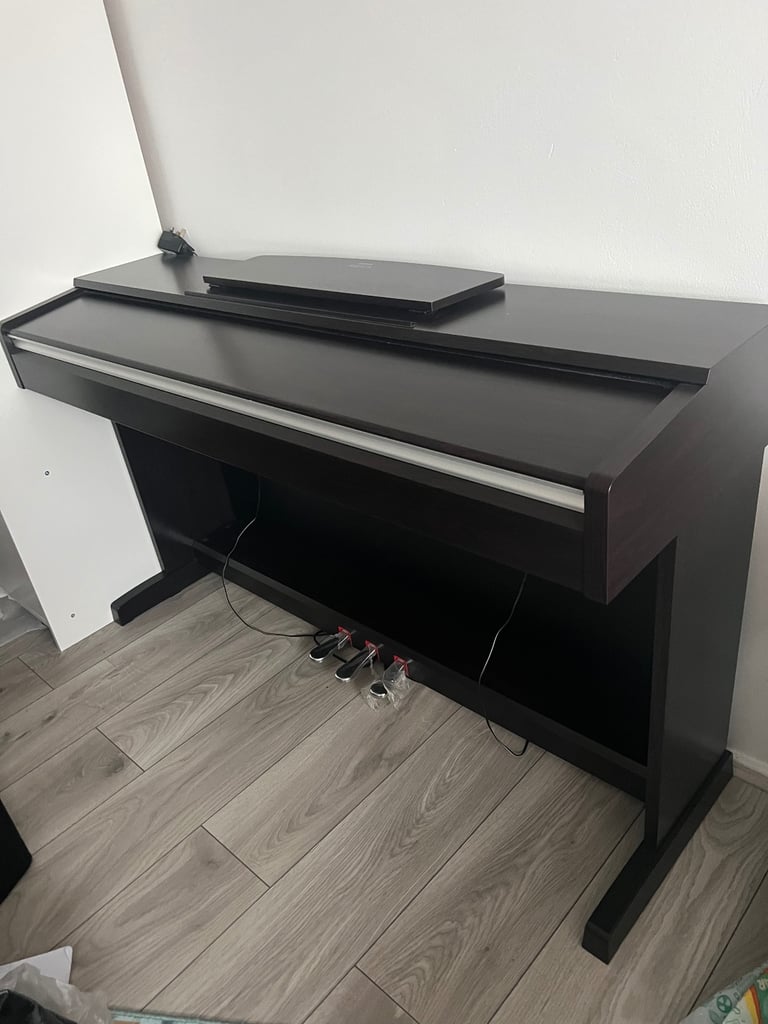 Yamaha Arius Perfect Condition Piano New 