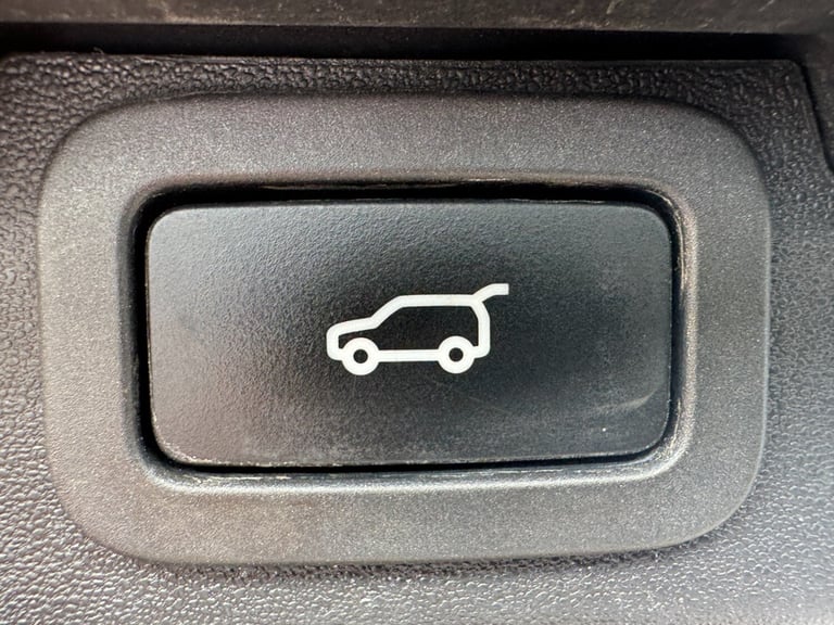 LAND ROVER DISCOVERY 3.0 SD V6 Anniversary Edition SUV 5dr Diesel Auto 4WD Euro 