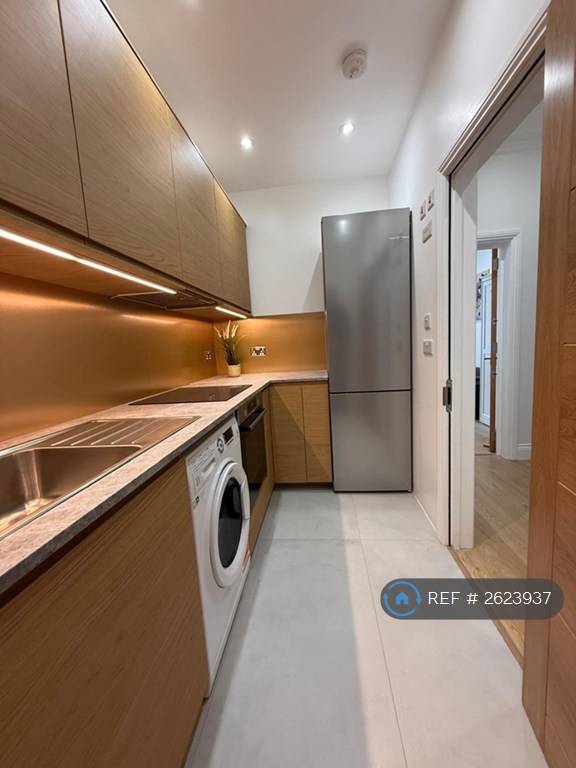 image for 4 bedroom flat in North Gower Street, London, NW1 (4 bed) (#2623937)