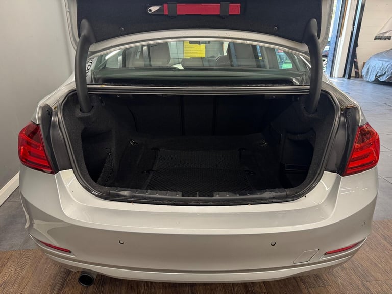 2013 BMW 3 Series 1.6 320i ED EfficientDynamics Euro 6 (s/s) 4dr SALOON Petrol Manual