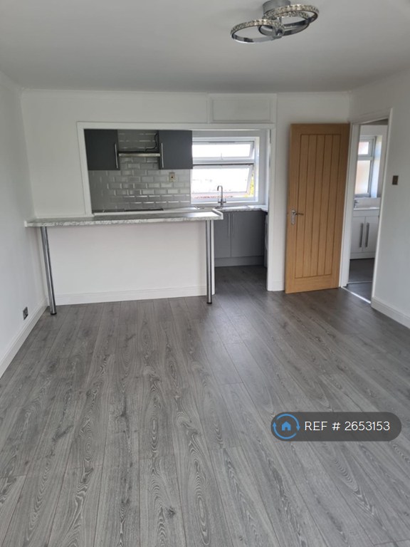 2 bedroom flat in Egmont Road, Walton-On-Thames, KT12 (2 bed) (#2653153)