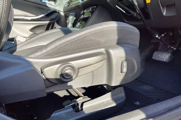 2019 Vauxhall Astra 1.4T 16V 150 Elite Nav 5dr Auto HATCHBACK PETROL Automatic