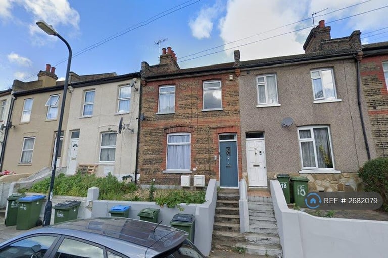 1 bedroom flat in Parkdale Road, London, SE18 (1 bed) (#2682079)