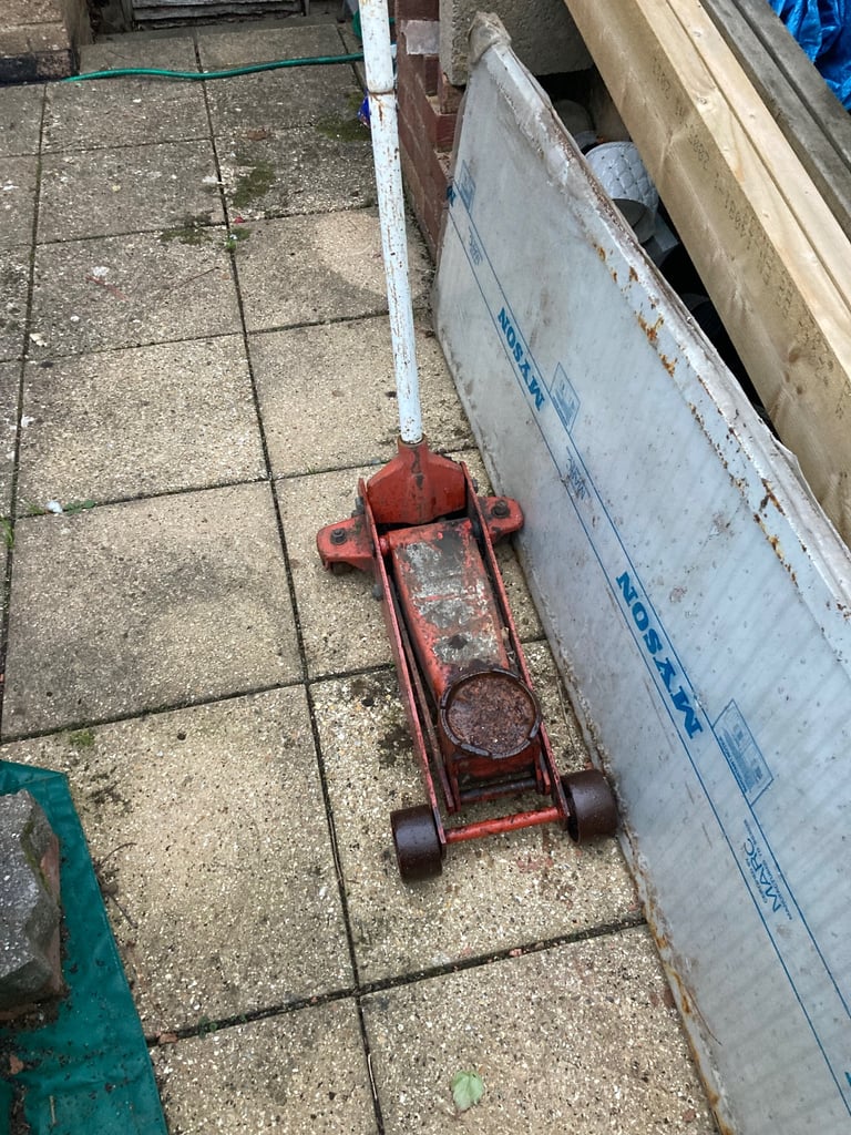 3 tonne trolley jack and ramps