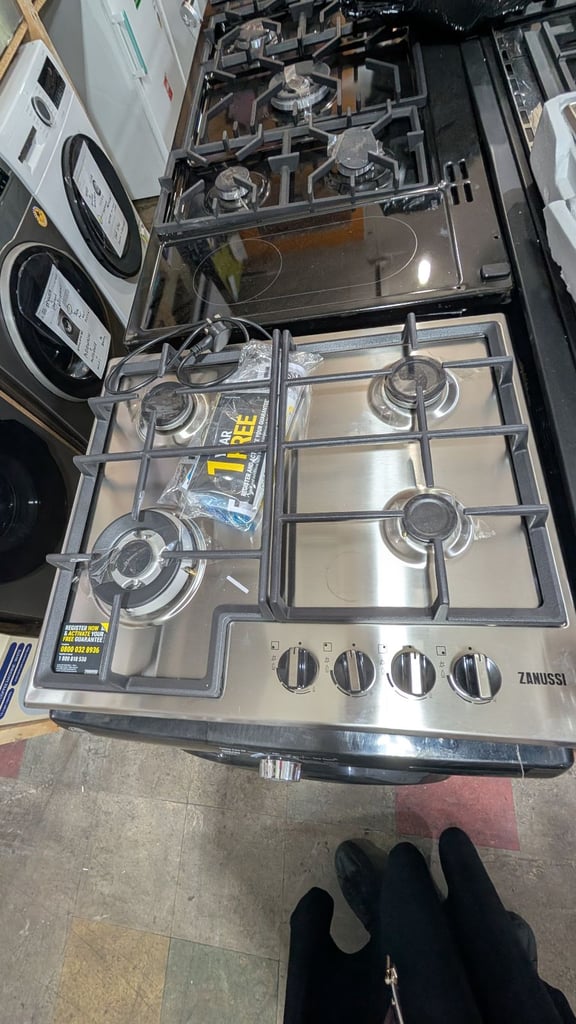 image for ZANUSSI SERIES 40 60CM S/S 4 BURNER GAS HOB WITH WOK BURNER-CAST IRON PAN SUPPORTS-WOW-EX DISPLAY