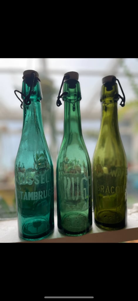 Vintage beer crate + bottles