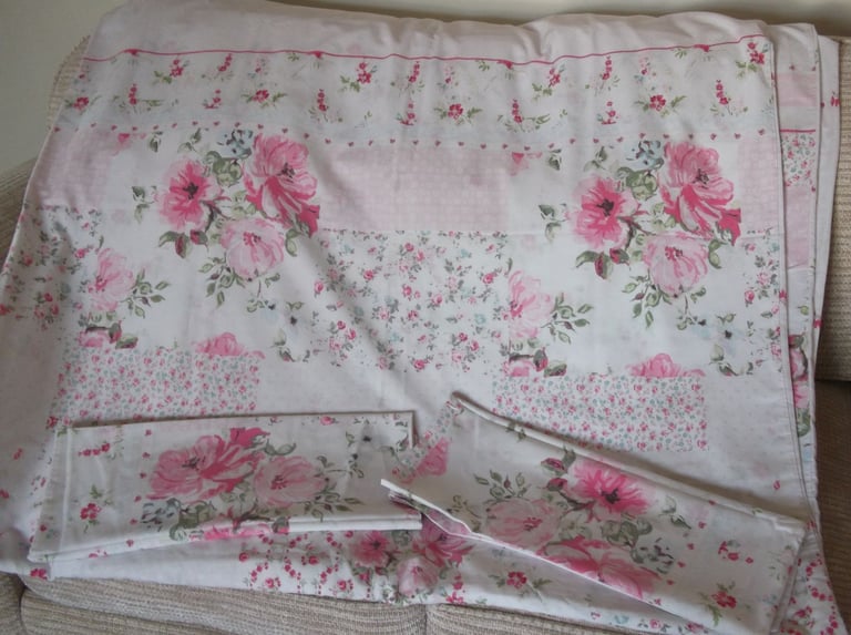 image for Pretty Vintage Maison King Size Duvet Cover and 2 Matching Pillowcases