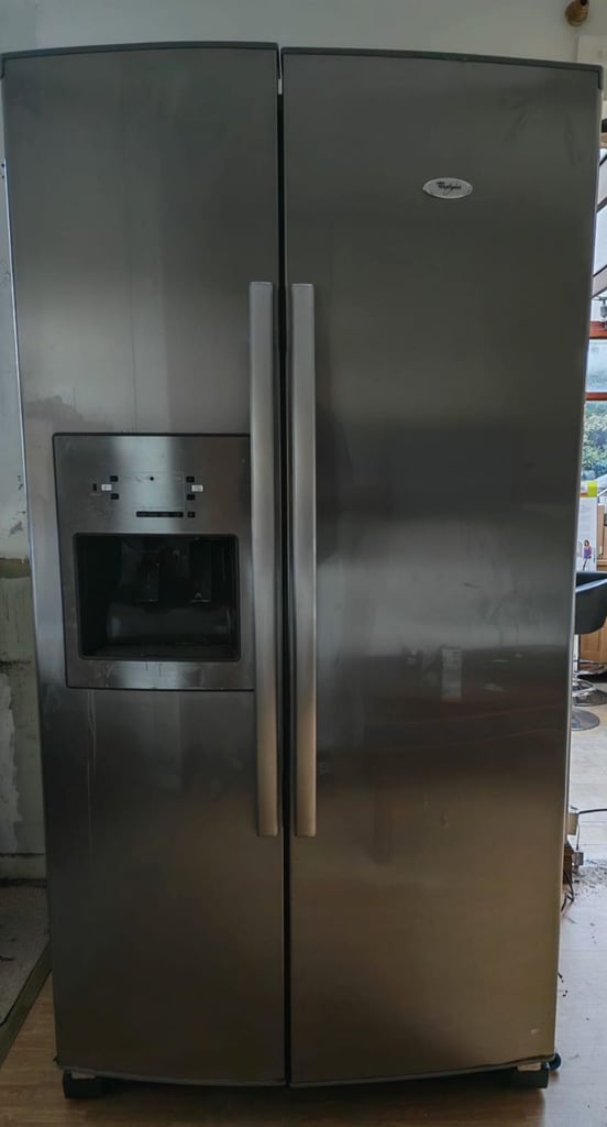 image for American Fridge Freezer with Water and Ice Dispenser for Sale