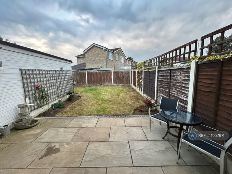 3 bedroom house in Crofton Close, Ashford, TN24 (3 bed) (#1957671)