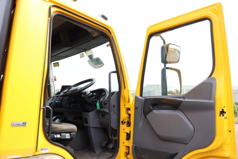 DAF LF55 220 4X2 DROPSIDE STEEL INSULATED TIPPER (2008)