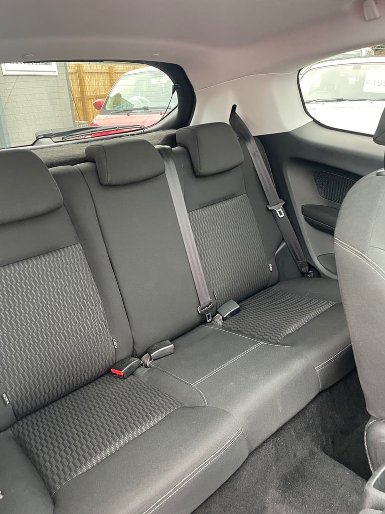 2015 Peugeot 208 1.2 VTi Style 3dr HATCHBACK Petrol Manual