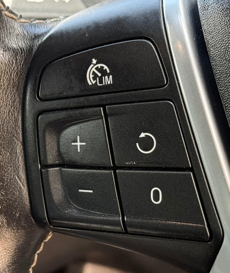 2015 Volvo V40 1.6 D2 R-Design Powershift Euro 5 (s/s) 5dr Diesel