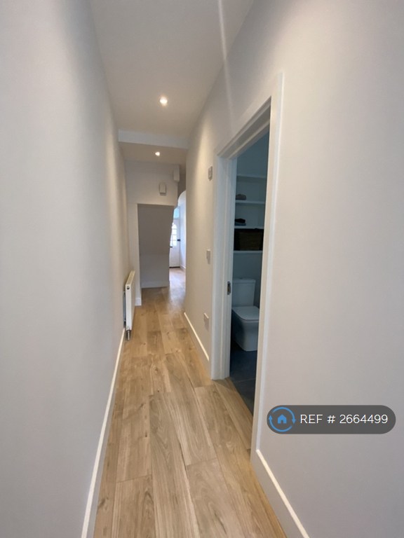 2 bedroom flat in Fleeming Road, London, E17 (2 bed) (#2664499)