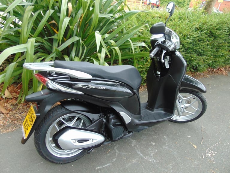 Honda ANC 125 F SH125 Automatic Scooter 2016 very low miles little used from new