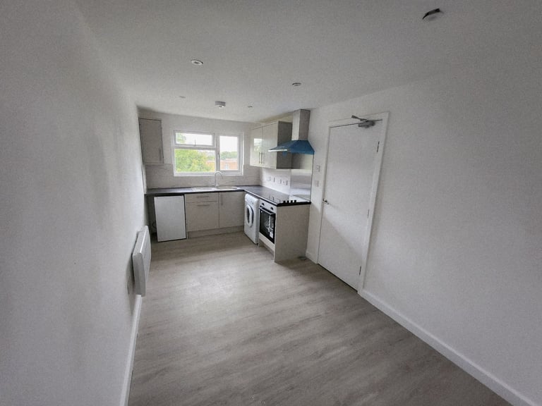 Newly refurbished 1 bedroom self contained flat in smethwick. 