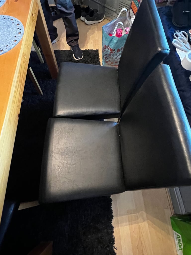 Dining table with 6 faux leather chairs