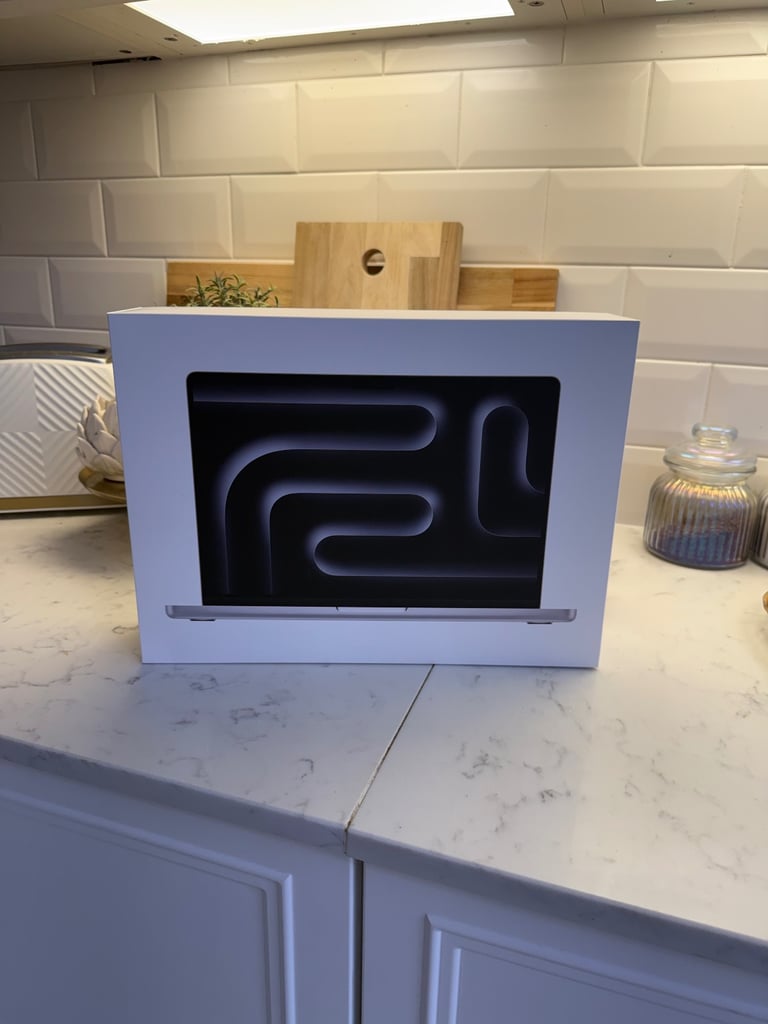 BRAND NEW - MacBook Pro 14’ inch M4 Chip - 16gb RAM - 512GB SSD