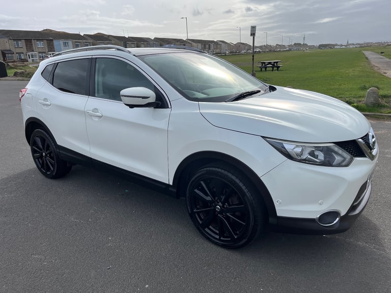 image for Nissan, QASHQAI, Hatchback, 2014, Manual, 1197 (cc), 5 doors