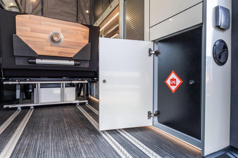 Wellhouse Maxus D7 Elevating Roof