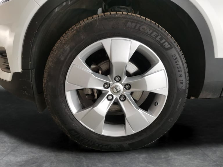 2020 Volvo XC40 1.5 T3 Momentum SUV 5dr Petrol Auto Euro 6 (s/s) (163 ps) - SENSUS SAT NAV  Suv P...