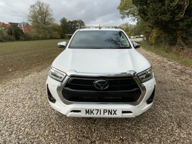 2021 Toyota Hilux 2.4 D-4D Invincible Pickup Double Cab 4dr Diesel Manual 4WD Euro 6 (s/s) (1 PIC...