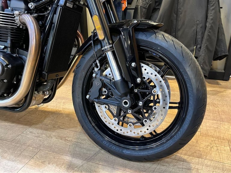 2025 Triumph Bonneville Speed Twin 1200 STANDARD COLOUR Petrol silver 6 Speed