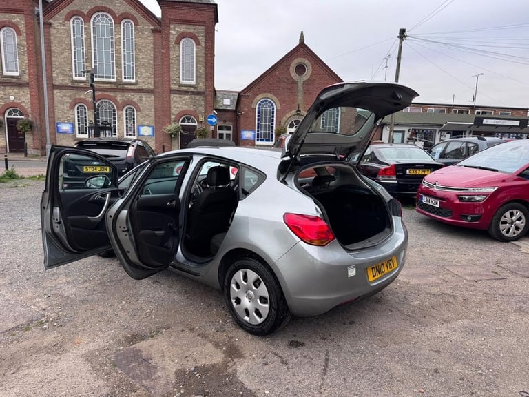 2010 Vauxhall Astra 1.6 16v Exclusiv Hatchback 5dr Petrol Manual Euro 5 (115 ps) Hatchback Petrol...